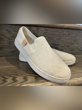Women UGG  Luciah Knit Slip-On Sneaker